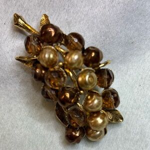 Vintage 2” Napier Grape 🍇 Cluster Pin